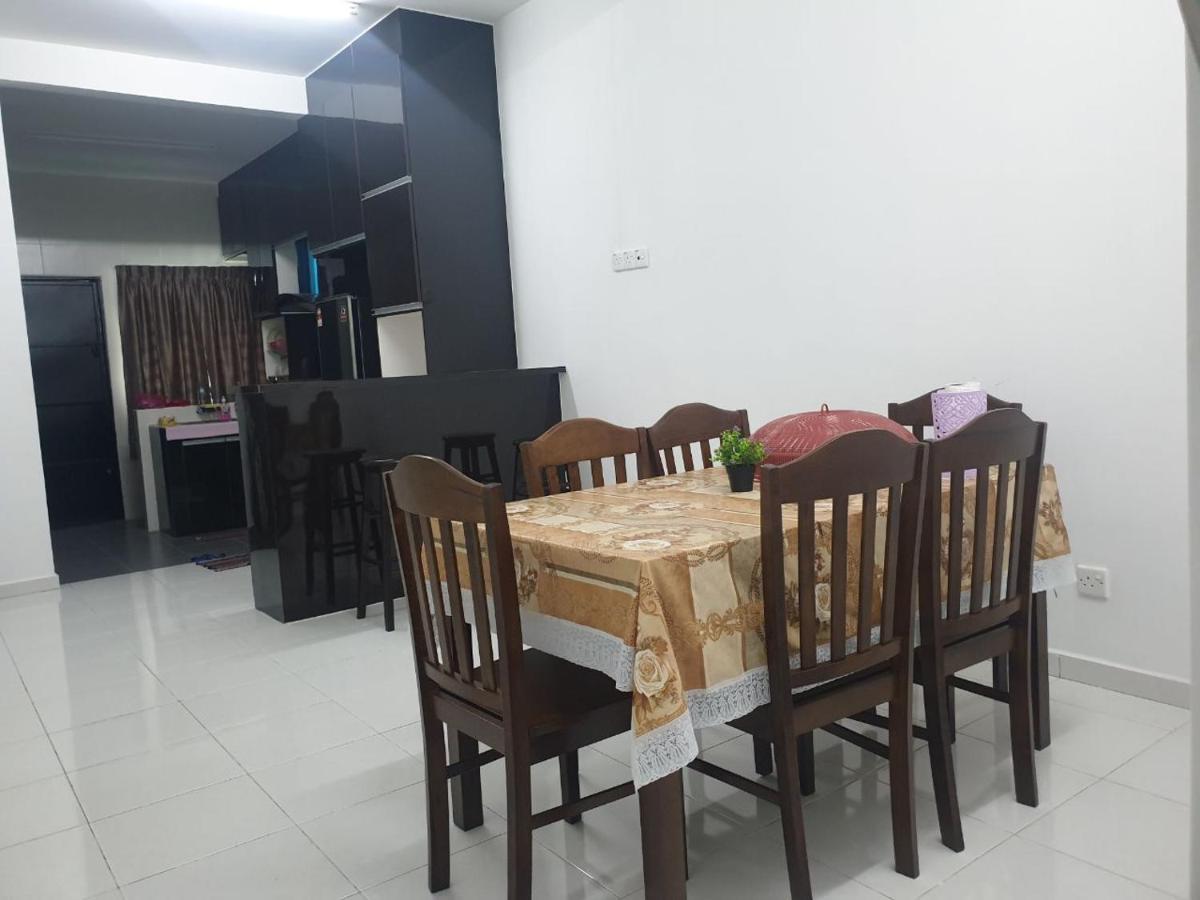 Homestay Impian Qaseh Manjung سيري مانغونغ المظهر الخارجي الصورة